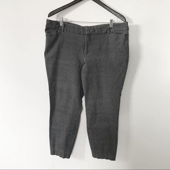 Old Navy “Grey Diamond” Patterned Mid Rose Ankle Length Pixie Pant. - Picture 8 of 10
